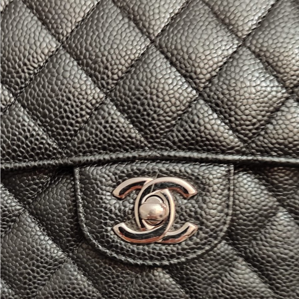 Chanel Black and Burgundy Leather Shoulder Bag - Picture 3 of 13